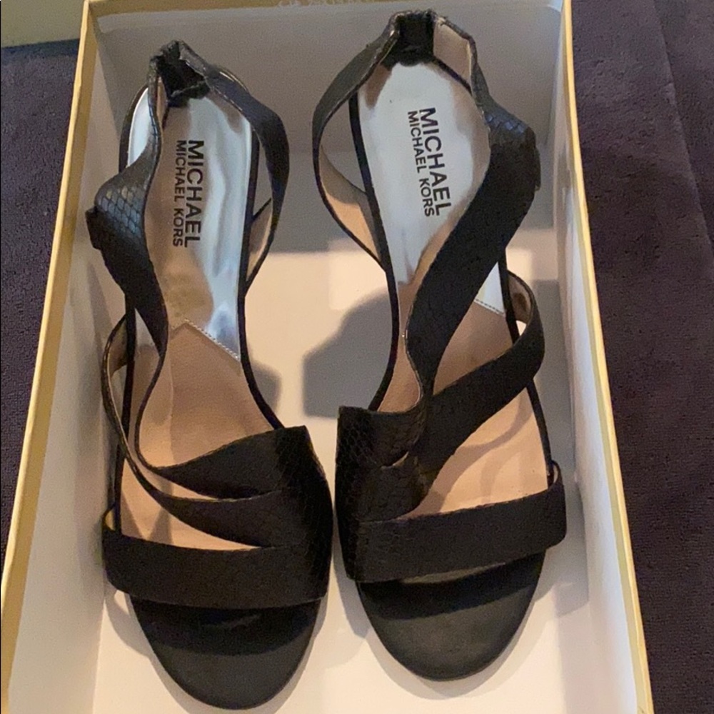 MK BLACK HEELS